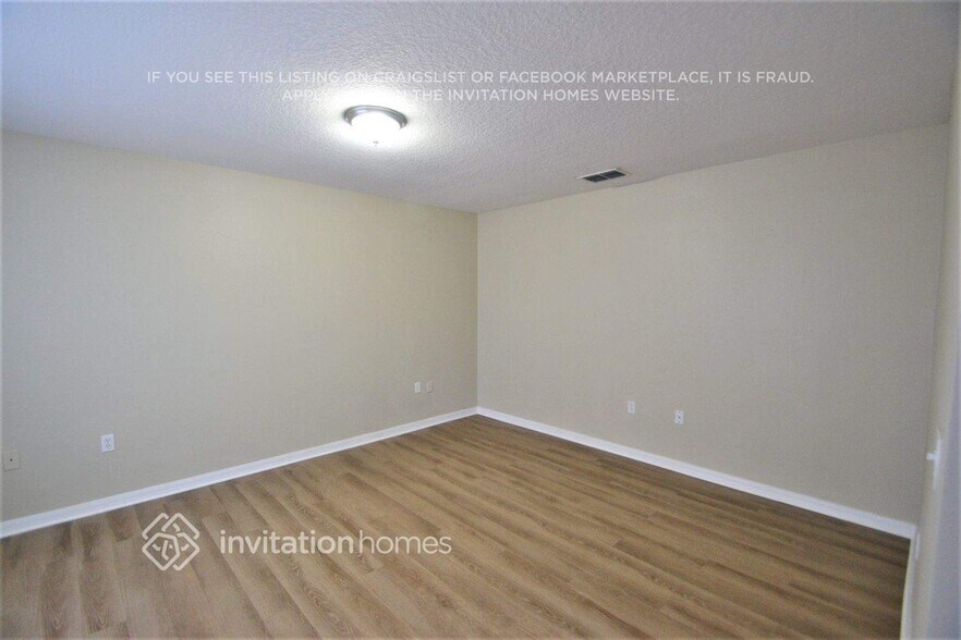 Building Photo - 1370 San Carlos Ave