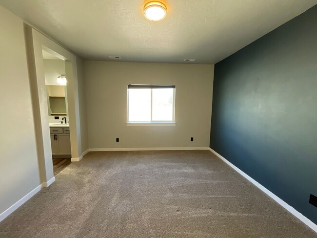 Building Photo - Newly Built 3 Bedroom Home w/ Hardwood Flo...