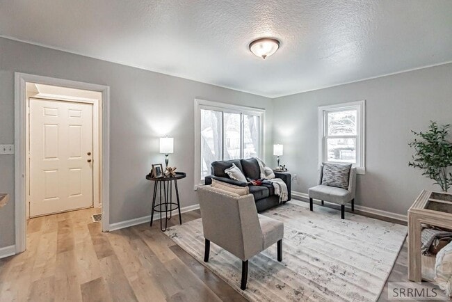 Building Photo - 465 3rd St