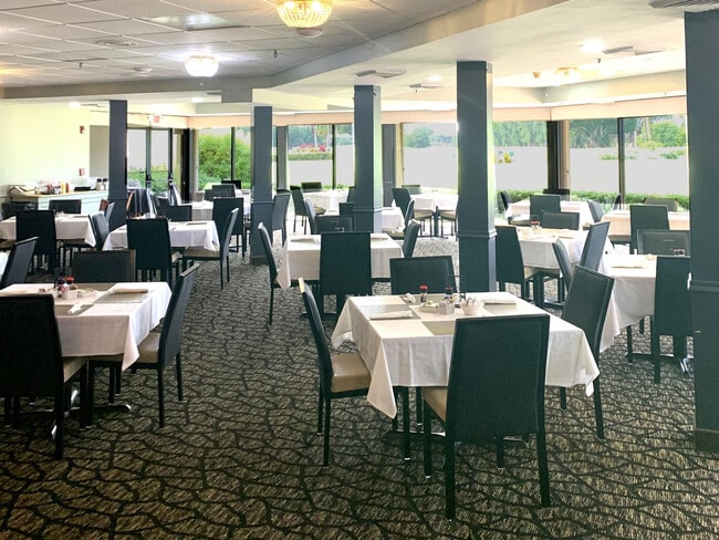 Building Photo - 9410 N Hollybrook Lake Dr