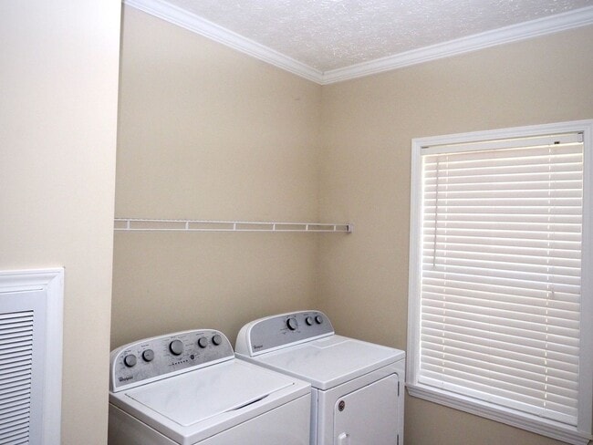 Building Photo - Charming Country Three-Bedroom Two-Bathroo...