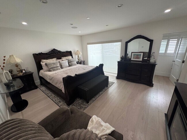 Building Photo - Luxury Coastal Living – Brand New Custom H...
