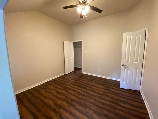 Building Photo - 8811 Glen Canyon Dr