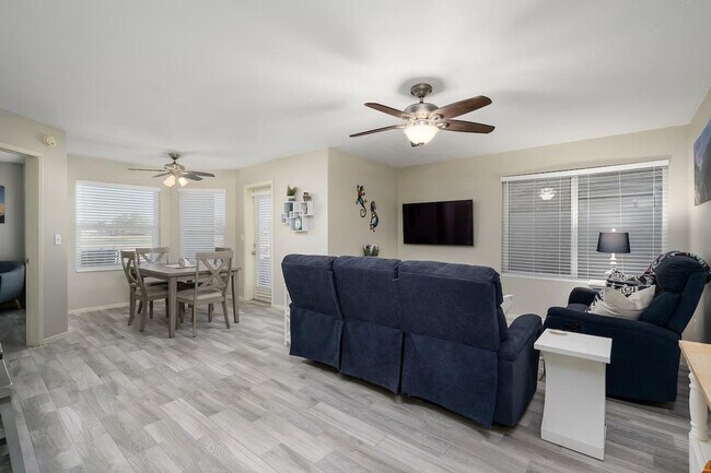 Building Photo - 4850 E Desert Cove Ave