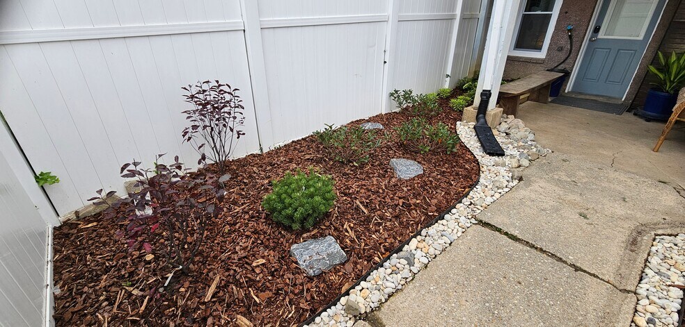 Building Photo - 4633 Kernwood Ave