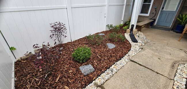 Building Photo - 4633 Kernwood Ave