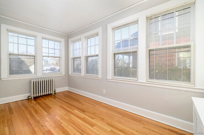 Building Photo - 58 Mayflower Ave