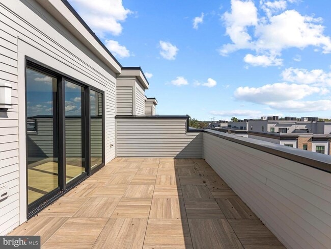 Building Photo - 2015 Tysons Ridgeline Rd