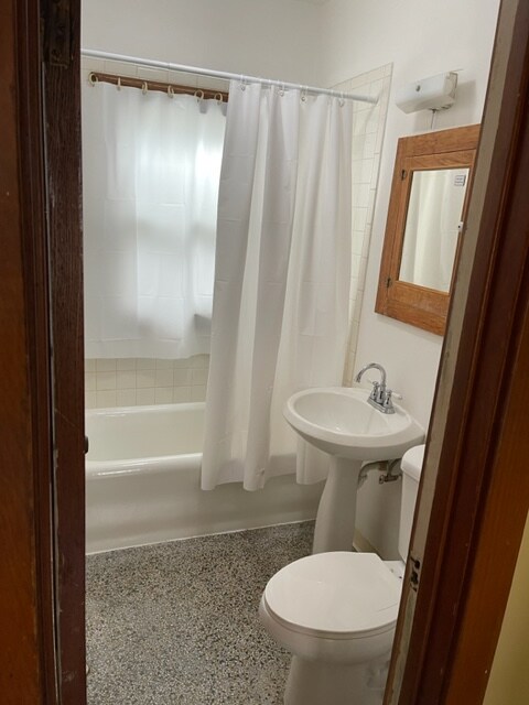 Building Photo - 410 Northwest Hwy