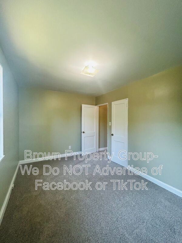 Building Photo - 486 McBain Dr