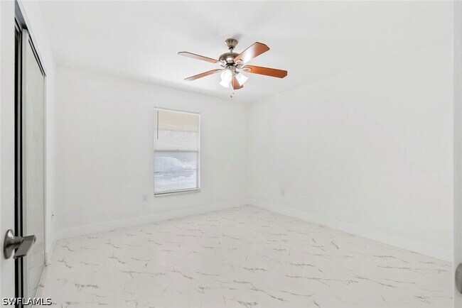 Building Photo - 151 Cypress Way E