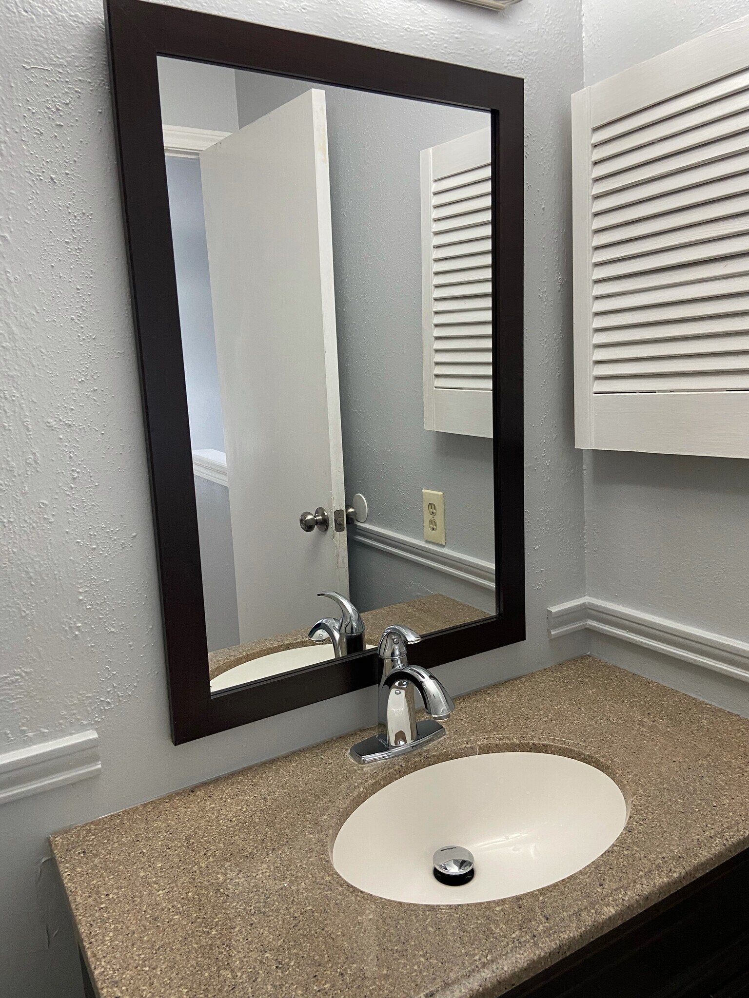 Building Photo - 8299 Cambridge St