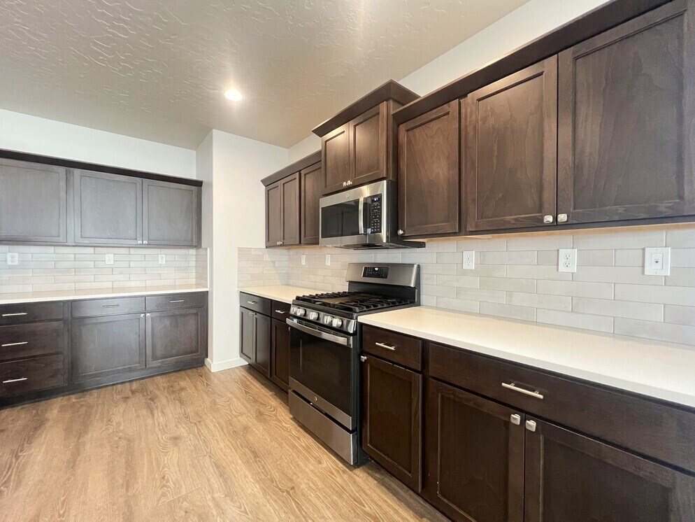 Building Photo - 3315 S Cabin Creek Way