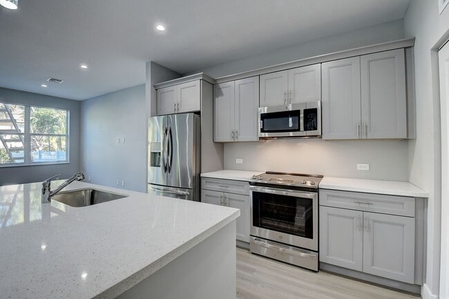 Building Photo - Frederick Isles Townhomes - Delray Beach