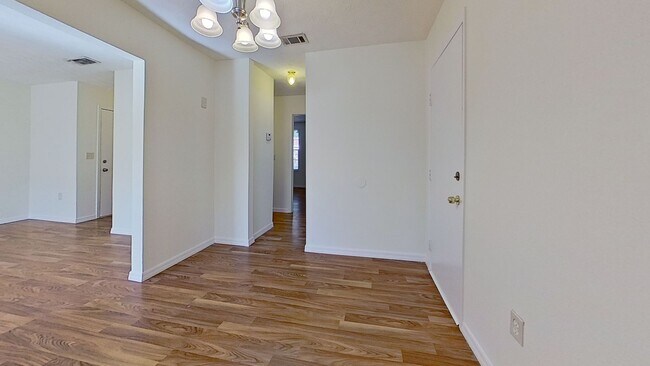 Building Photo - Cute 1 Bed 1 Bath Condo in Colonial Point!