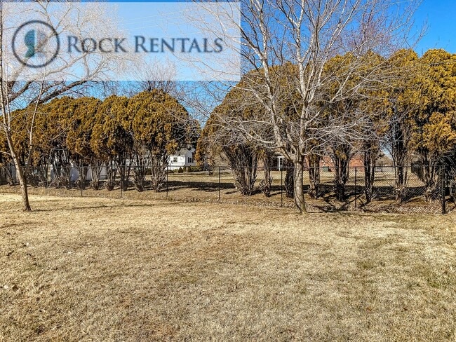 Building Photo - 2 Bed 2 Bath Duplex with Full Basement