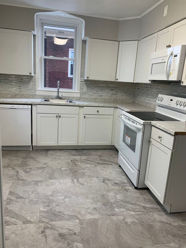 Building Photo - 410 Marlow St