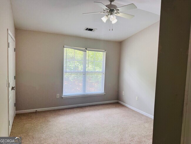 Building Photo - 490 S Barnett Shoals Rd