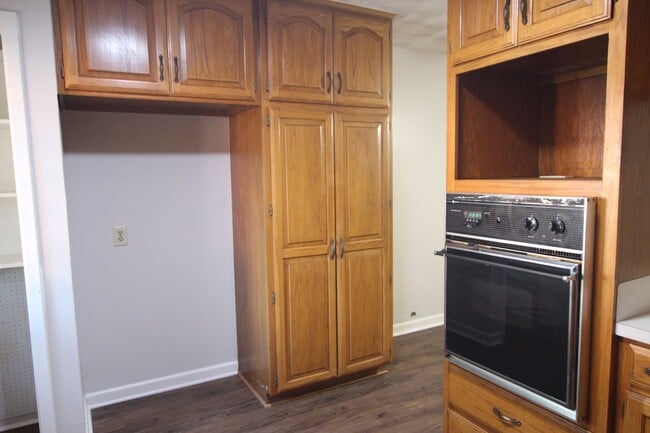 Building Photo - 1424 E Houston St