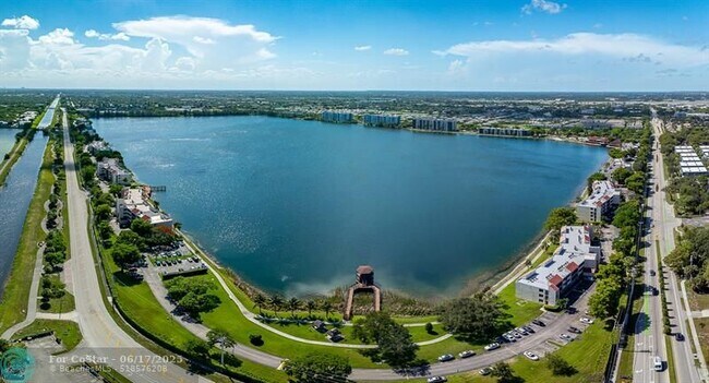 Building Photo - 110 Lake Emerald Dr