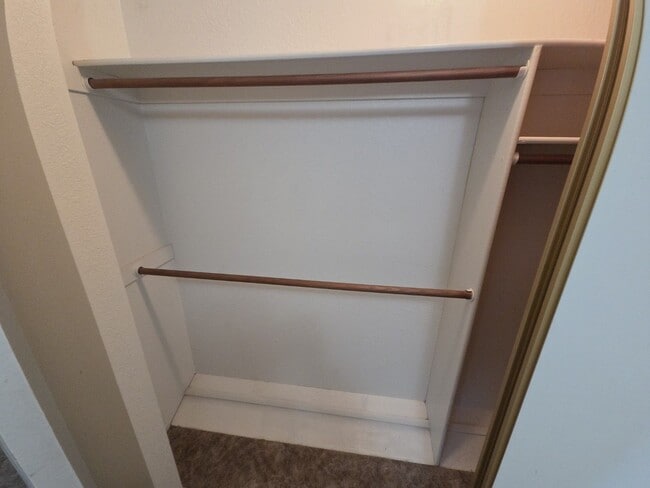 Building Photo - Cozy, Quiet Condo