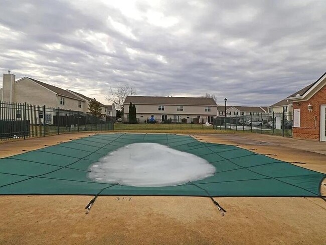 Building Photo - 904 Charleston Way Dr