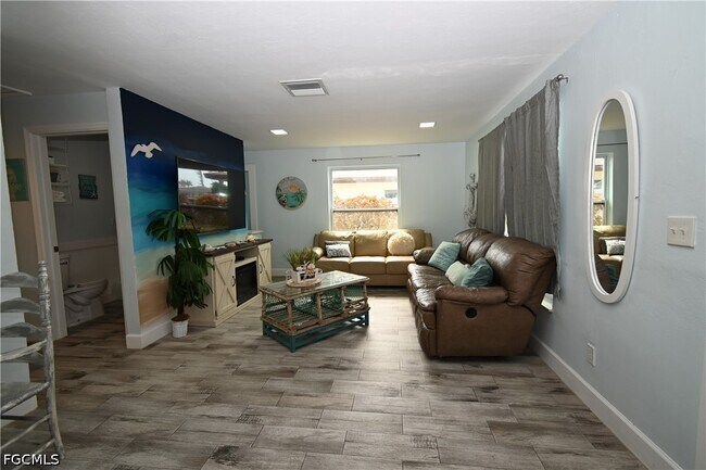 Building Photo - 206 Cape Coral Pkwy W