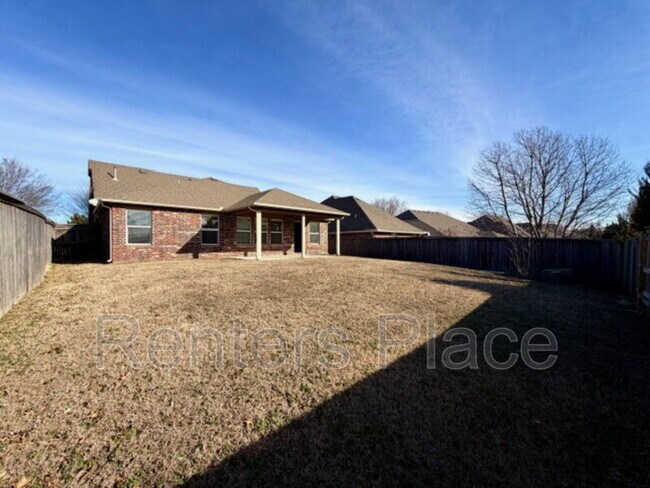 Building Photo - 2012 E 133rd Ct S