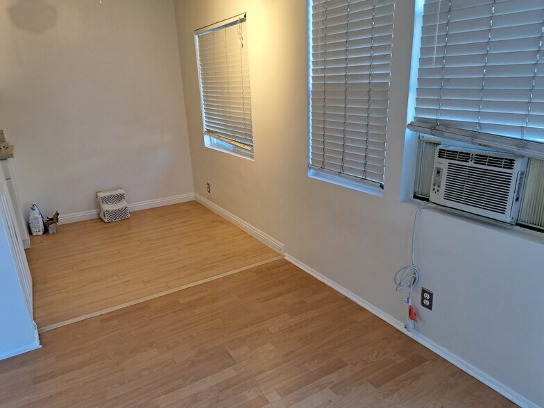 Building Photo - 630 Westbourne Dr