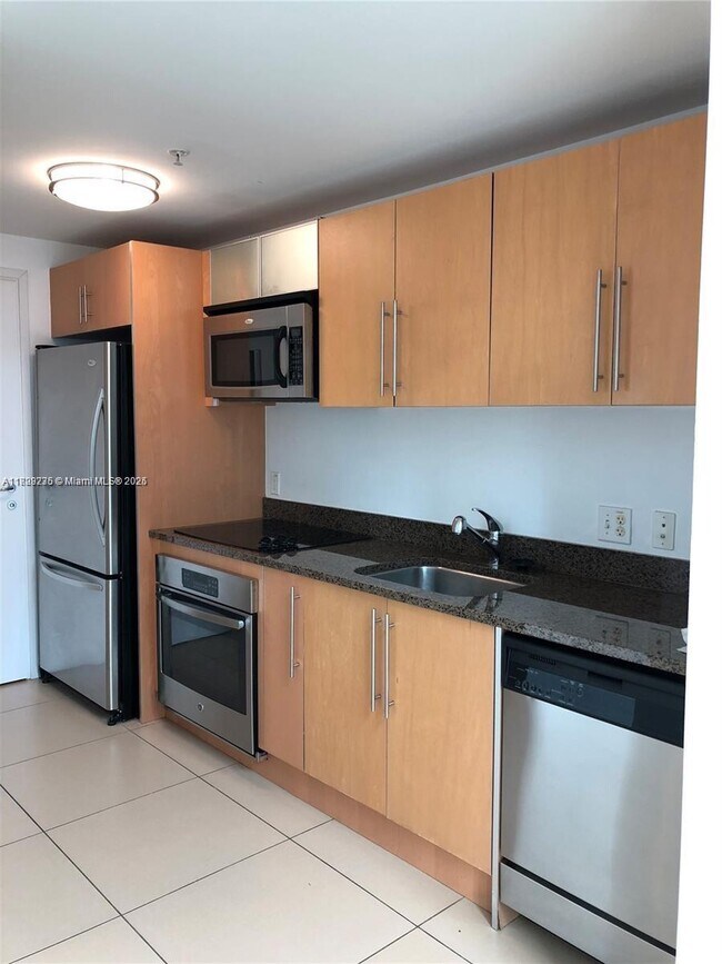 Building Photo - 300 S Biscayne Blvd