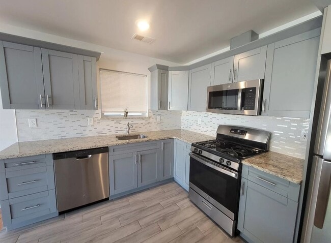 Building Photo - 129 Brookdale Ave