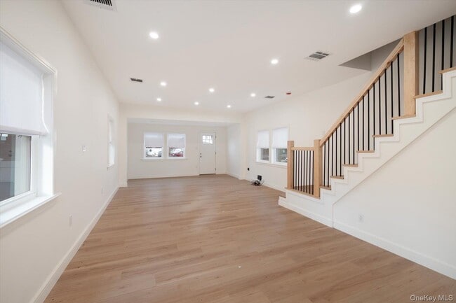 Building Photo - 38 S Front St