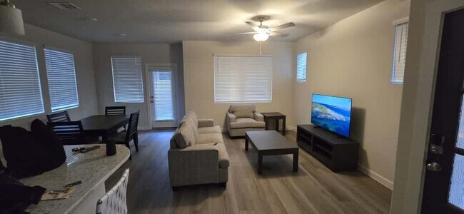 Building Photo - 1520 Red Acer Dr