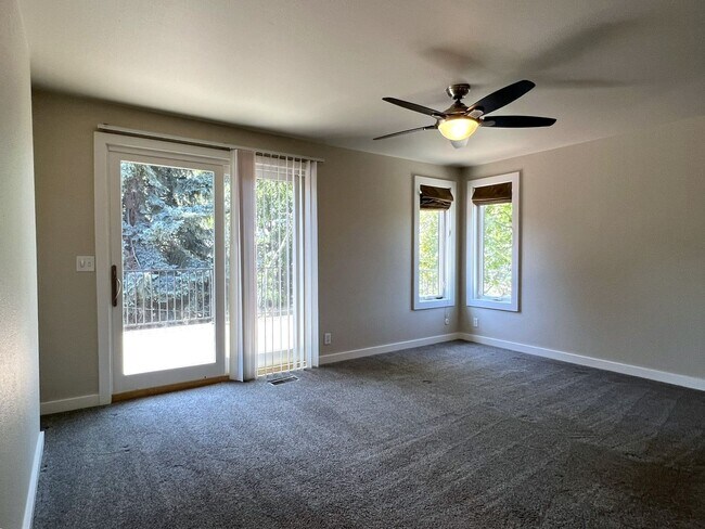 Building Photo - Move-In Special, $200 Off 1st Months Rent!...