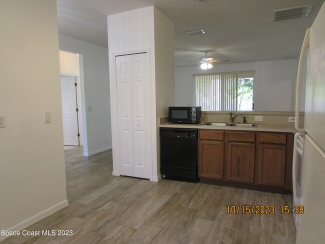 Building Photo - 4192 Collinwood Dr