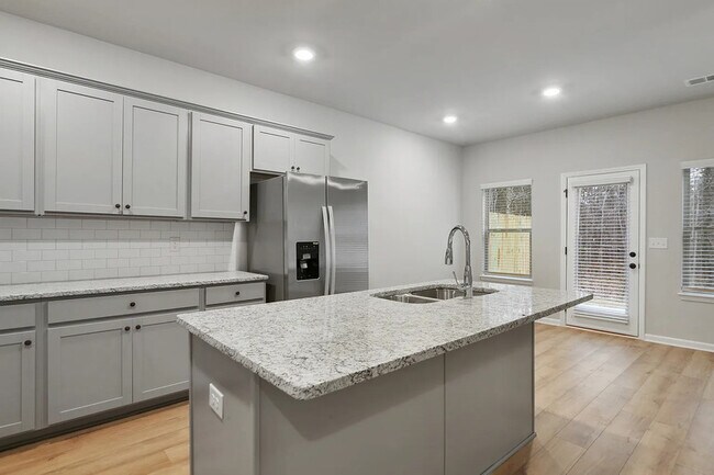 Building Photo - 305 Skipjack Ct