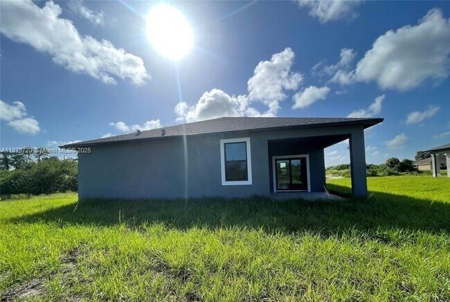 Building Photo - 3034 E Briarwood Cir