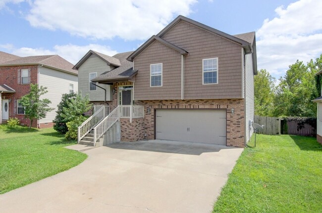 Building Photo - Sweet Splitlevel with Awesome Basement Area