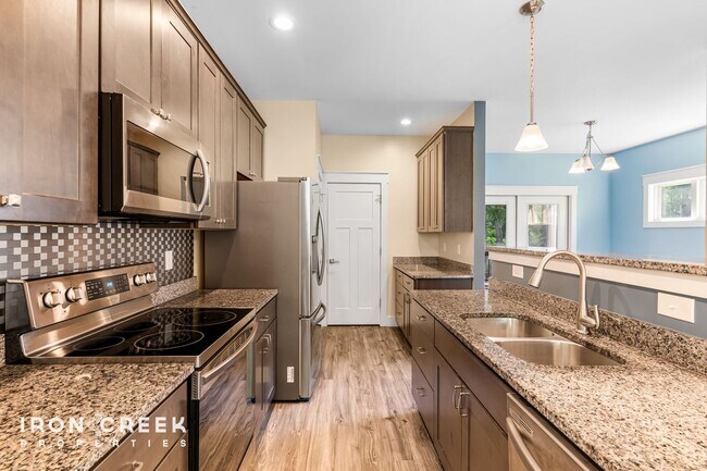 Building Photo - Modern Three-Bedroom Home with Screened Po...