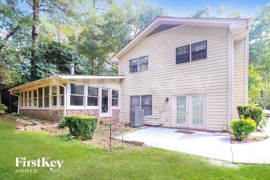 Building Photo - 600 River Oak Loop