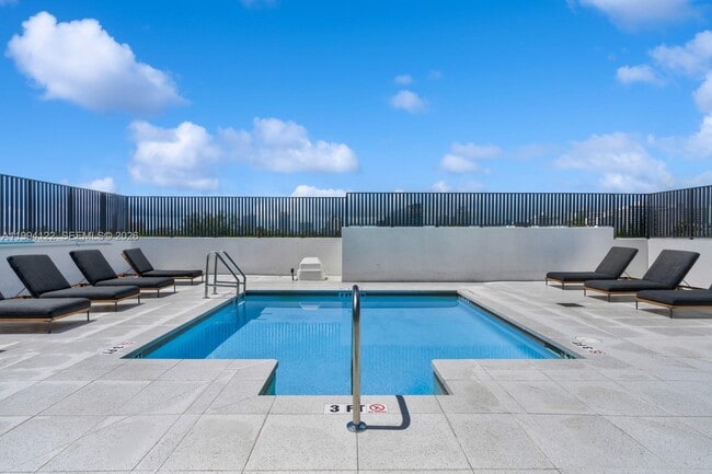 Building Photo - 1030 15th St