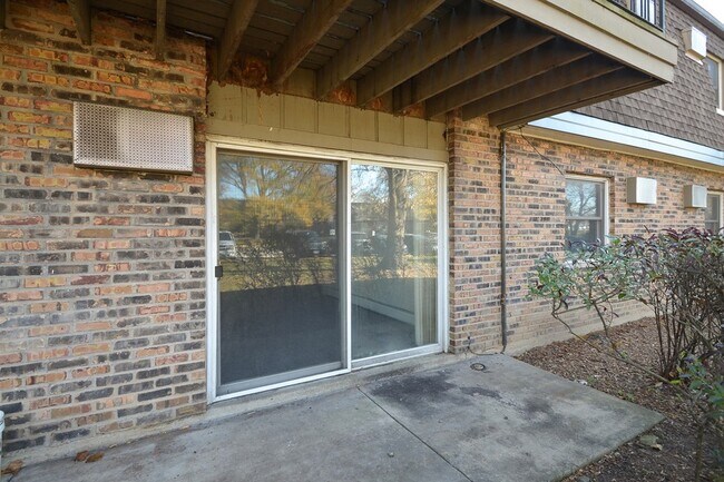 Building Photo - 869 Trace Dr