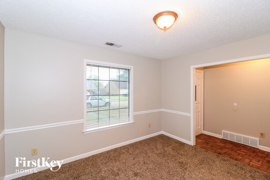 Building Photo - 6990 Scepter Cove