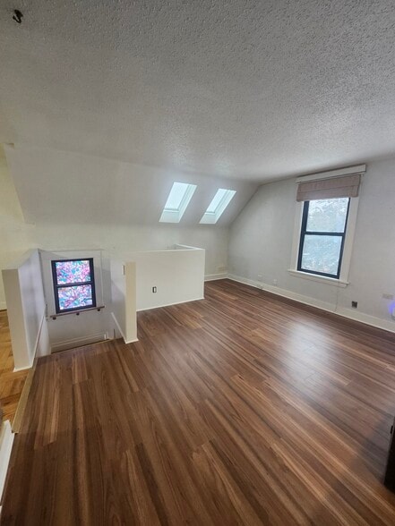 Building Photo - 796 Larpenteur Ave W