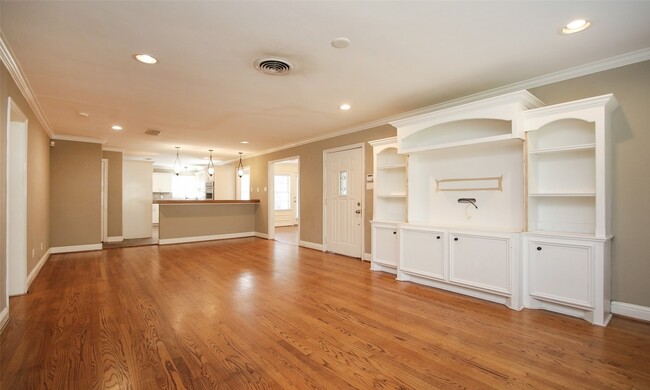 Building Photo - 4809 Saxon St