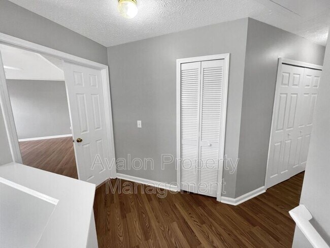 Building Photo - 1926 Leacroft Ct