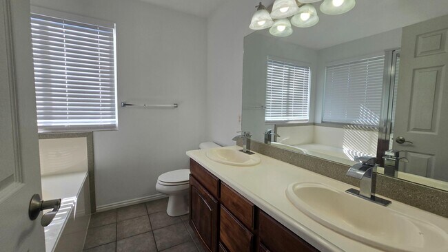Building Photo - 6911 Hunter Dawn Way