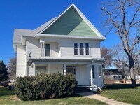 Building Photo - 705 6th Ave