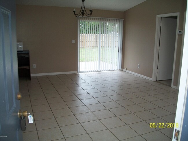 Building Photo - 4910 Greenhill St