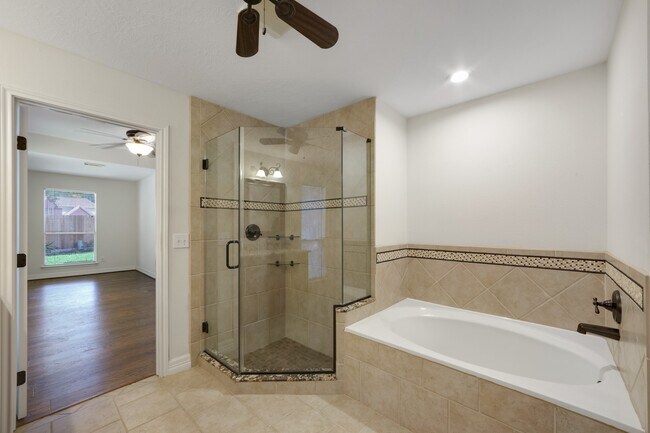 Building Photo - 8910 Driftstone Dr